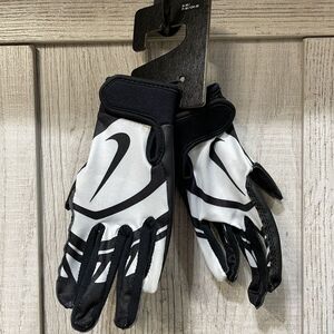 Nike Alpha Huarache Edge Small/Med Black White Batting Gloves Youth Unisex
